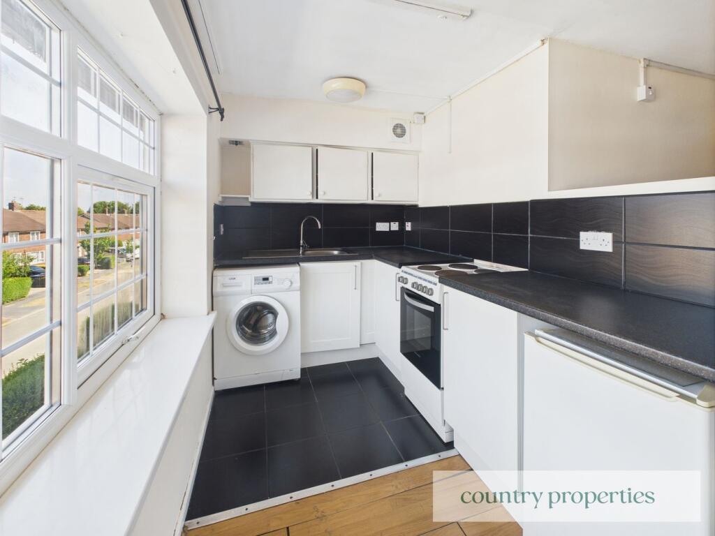 Apartment in Welwyn Hatfield, Hertfordshire - View 2