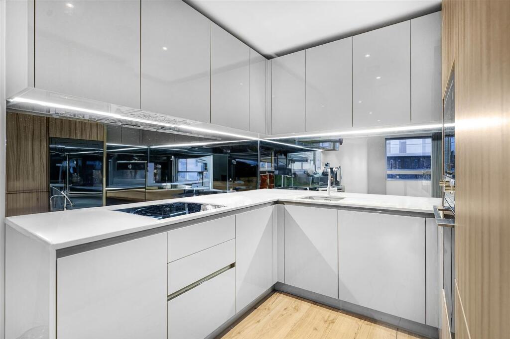 Apartment in London - View 5