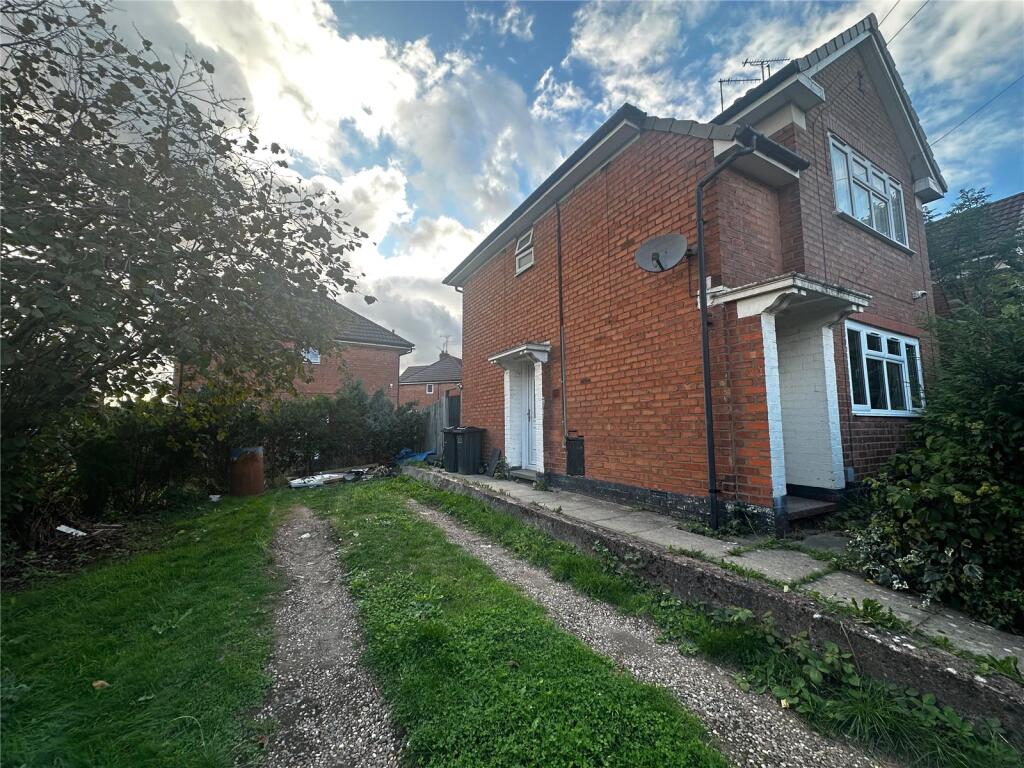 2-bed flat on Kings Road, Kings Heath, Birmingham, West Midlands, B14, £155,000