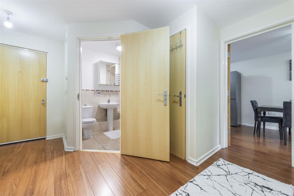 Apartment in Enfield - View 5