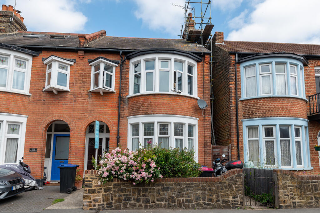 Main image of property: Pall Mall, Leigh-on-sea, SS9 1
