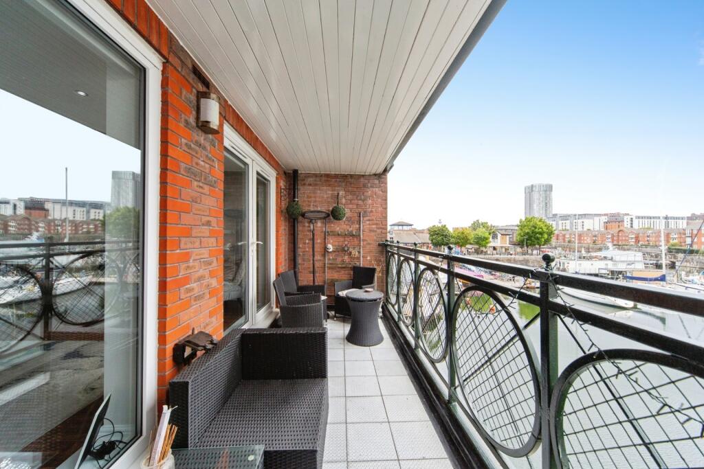 Apartment in Liverpool - More
