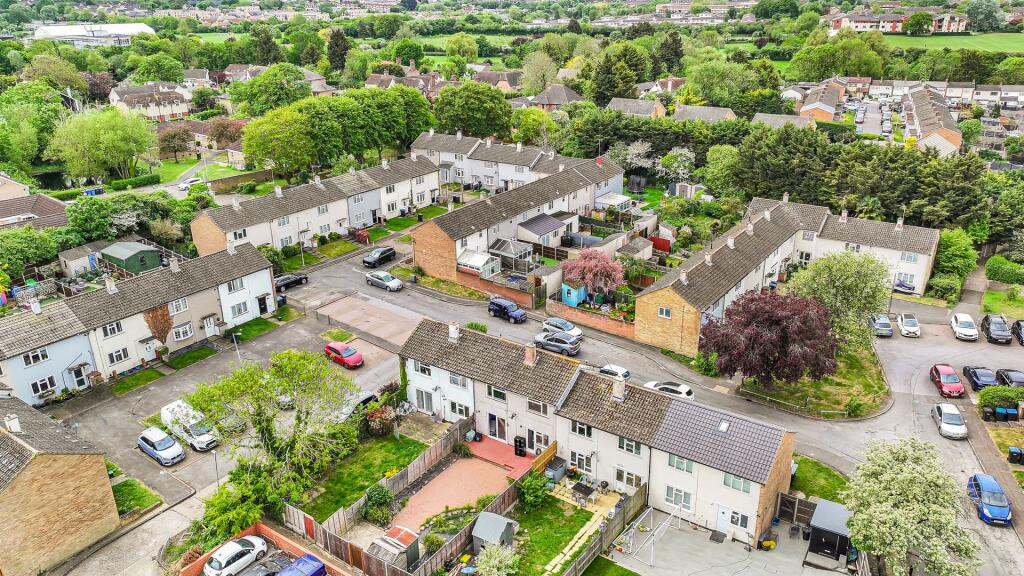 Hookfield, Harlow - More