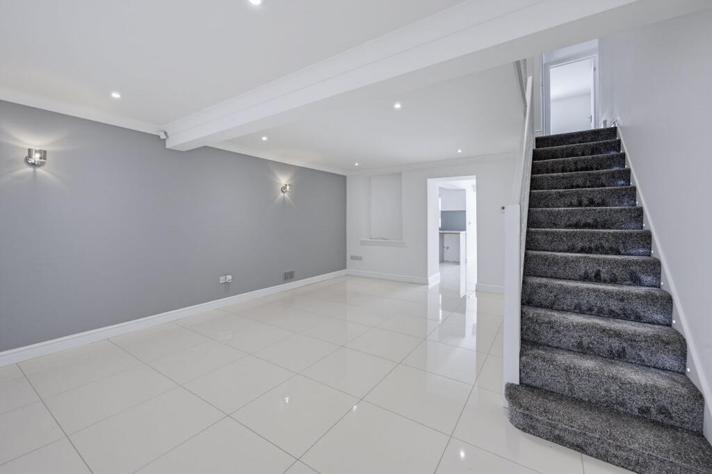 House in Cardiff, Maesteg - View 4