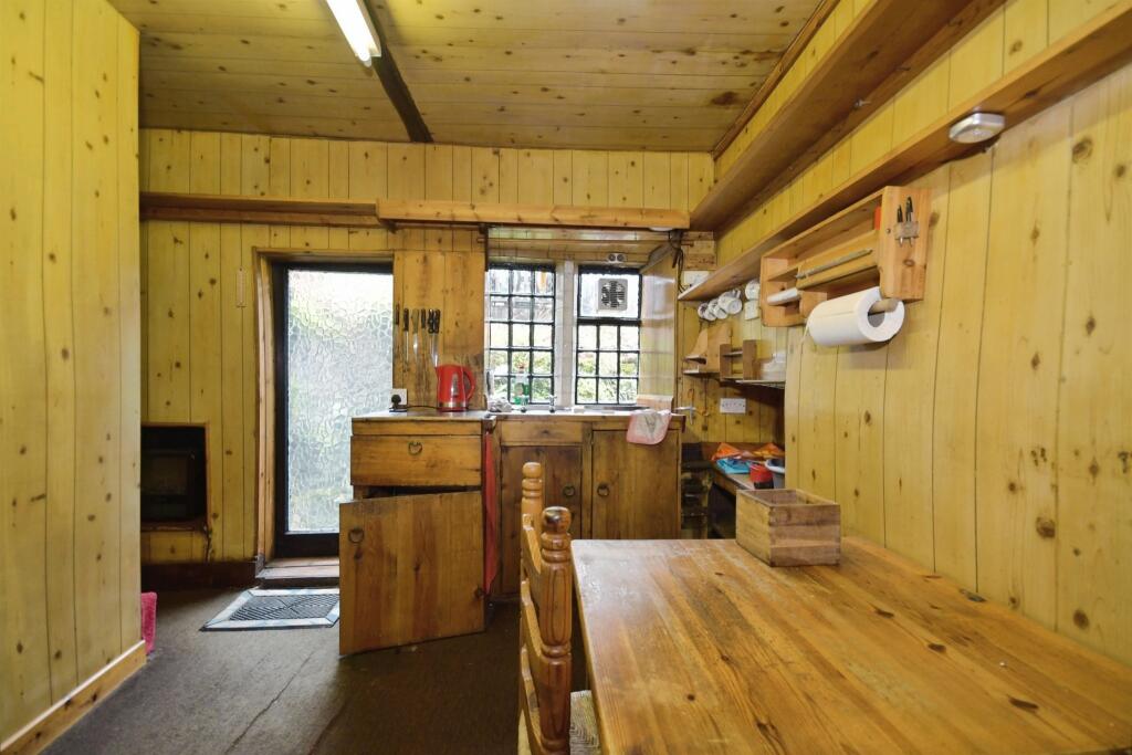 House in Derbyshire Dales, Bradwell - View 4