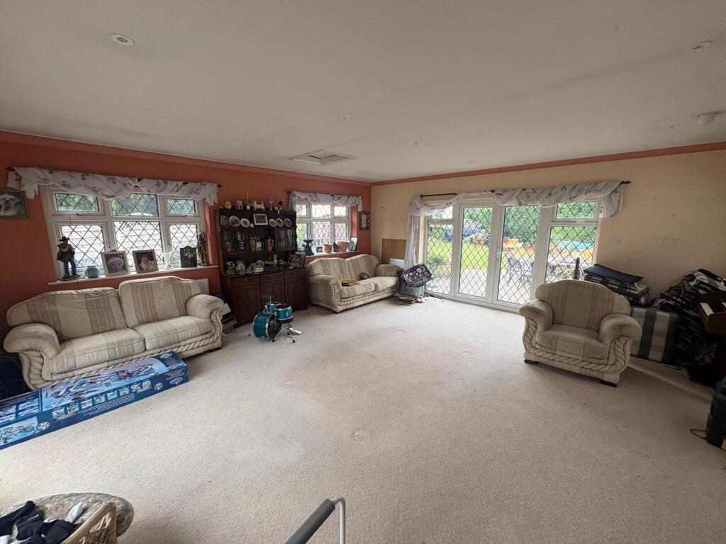 3, Hilltop Drive, Marple, Stockport photo 4