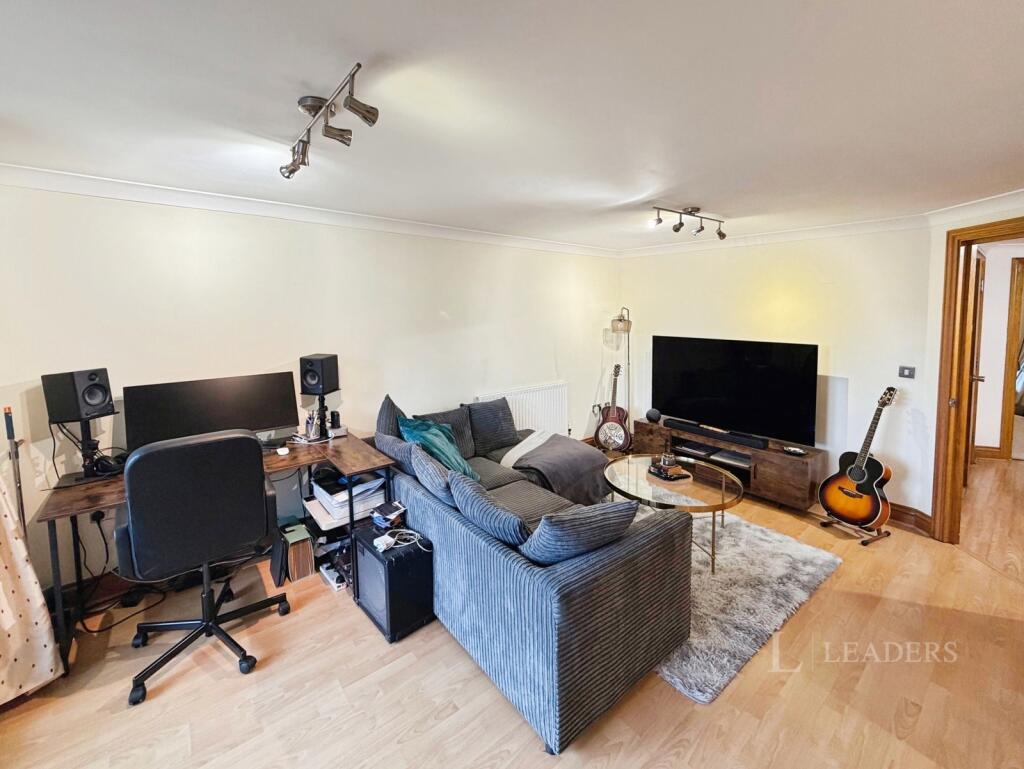 Apartment in Southampton, Ocean Village - More
