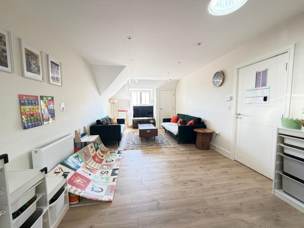 Apartment in Twickenham - View 4