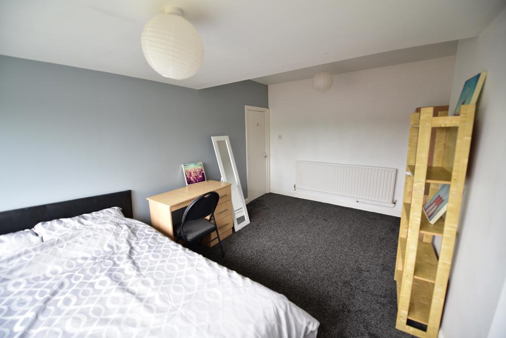 House in Leeds, West Yorkshire - View 5