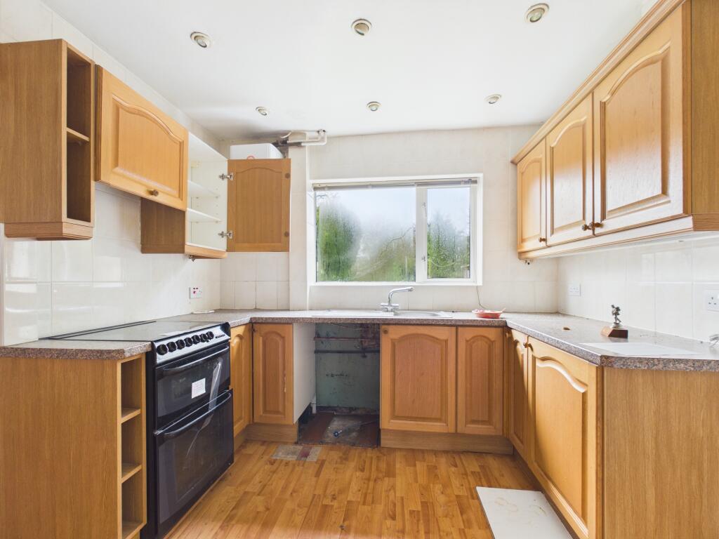 Priors Road, Tadley, RG26 - View 3