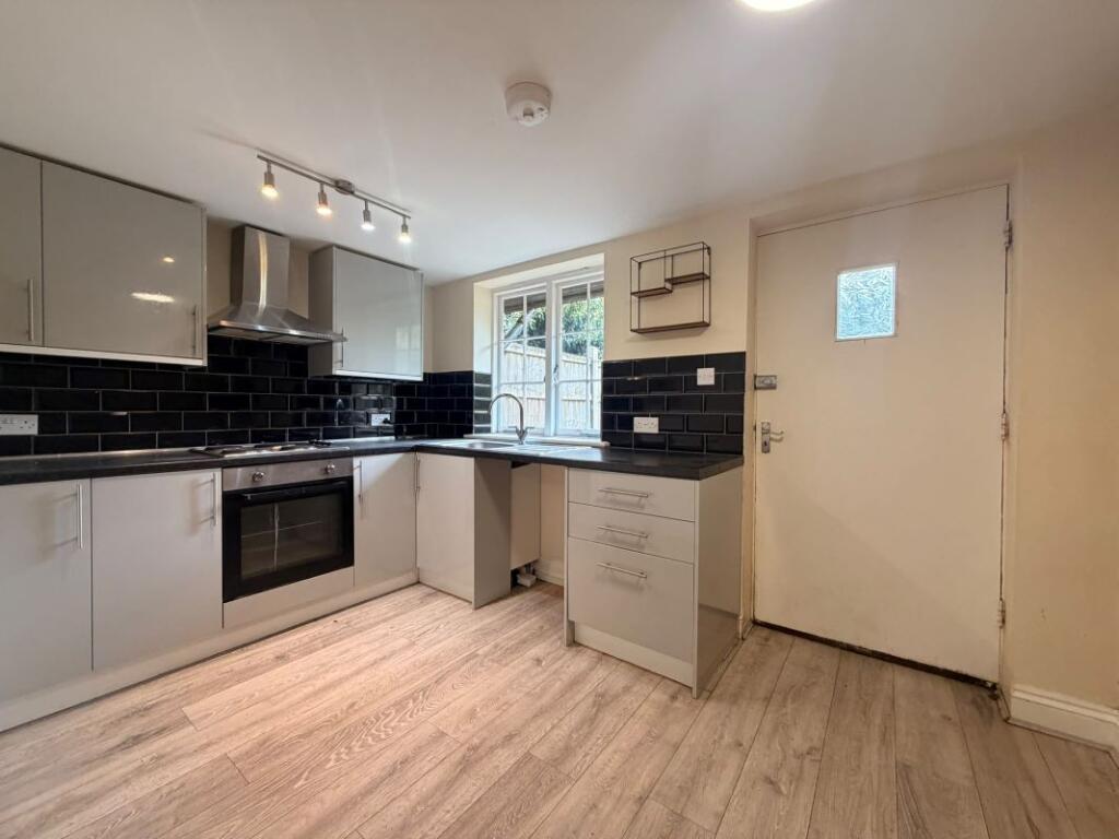 Main image of property: 5 High Street, Charing, Ashford, TN27 0HU