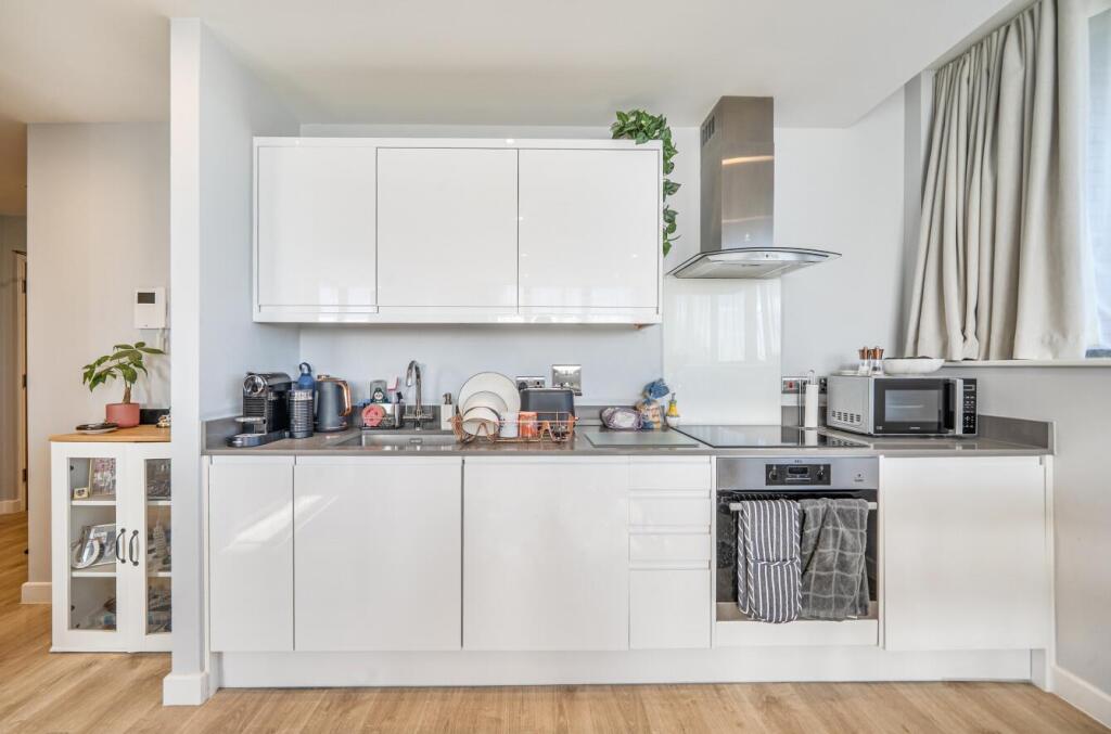 Apartment in Harrow - View 5