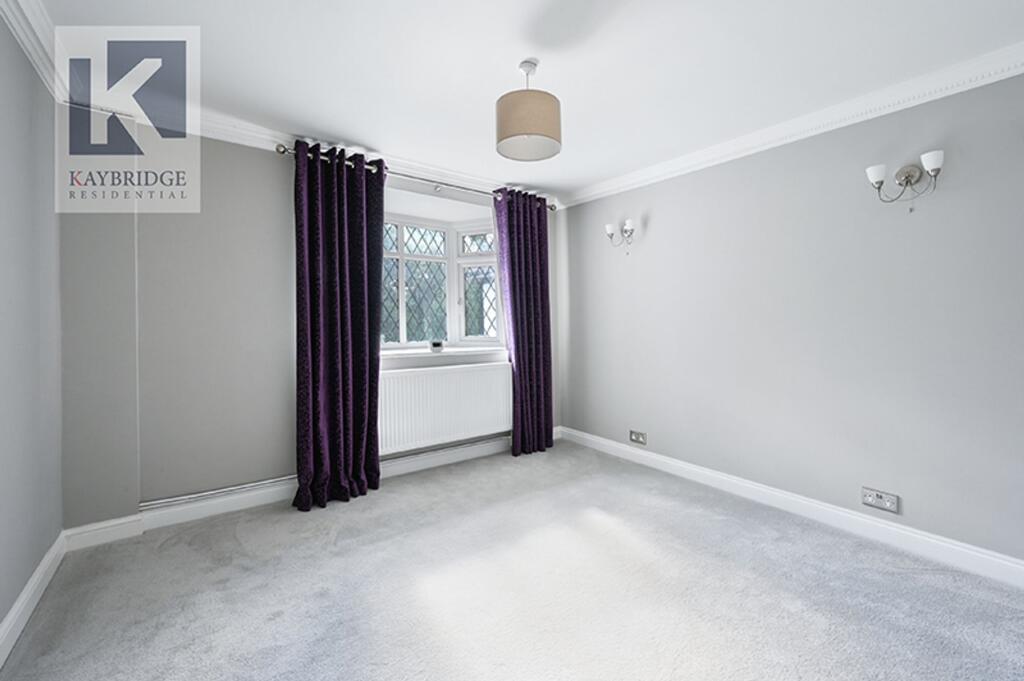 Apartment in Epsom and Ewell, Stoneleigh - More