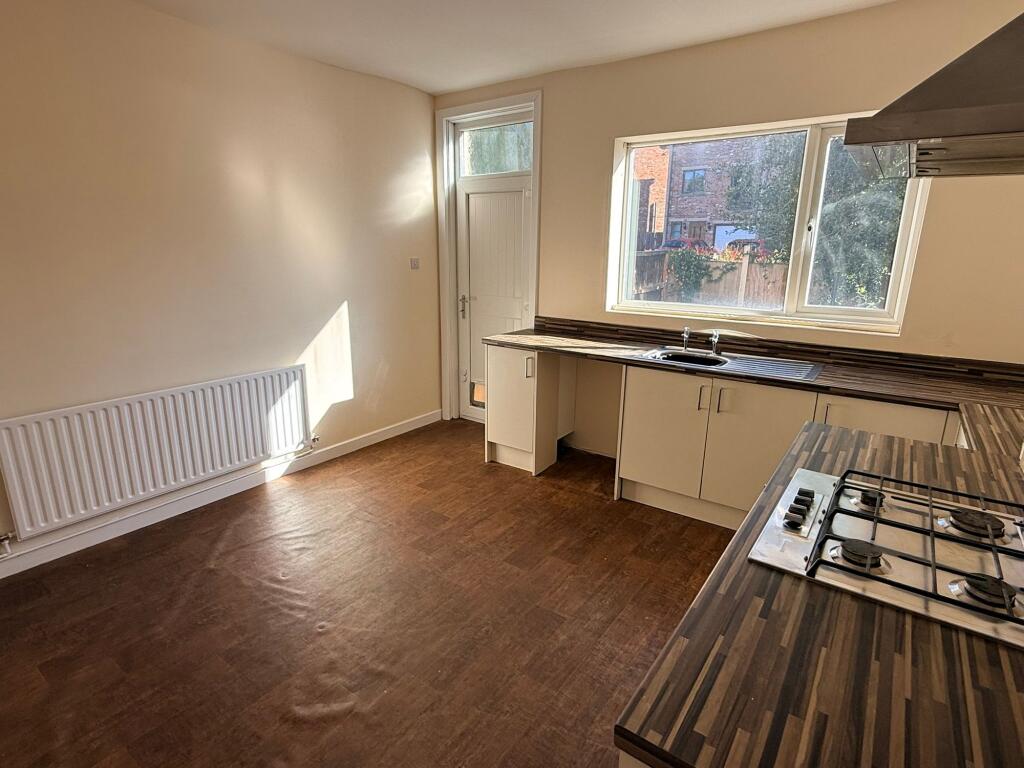 House in Wakefield, City Fields - More