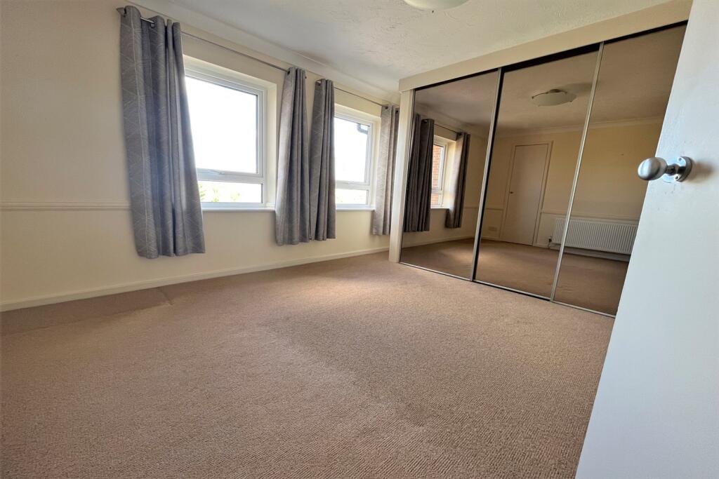 House in Southampton - More