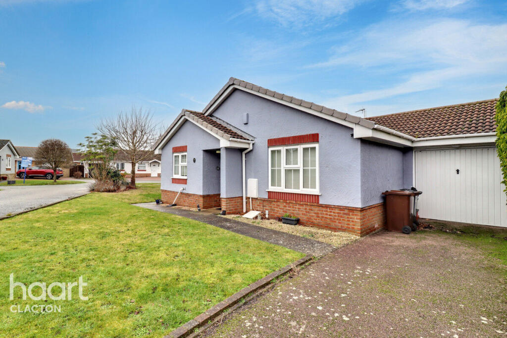 3-bed bungalow on Swallow Close, HARWICH, £300,000