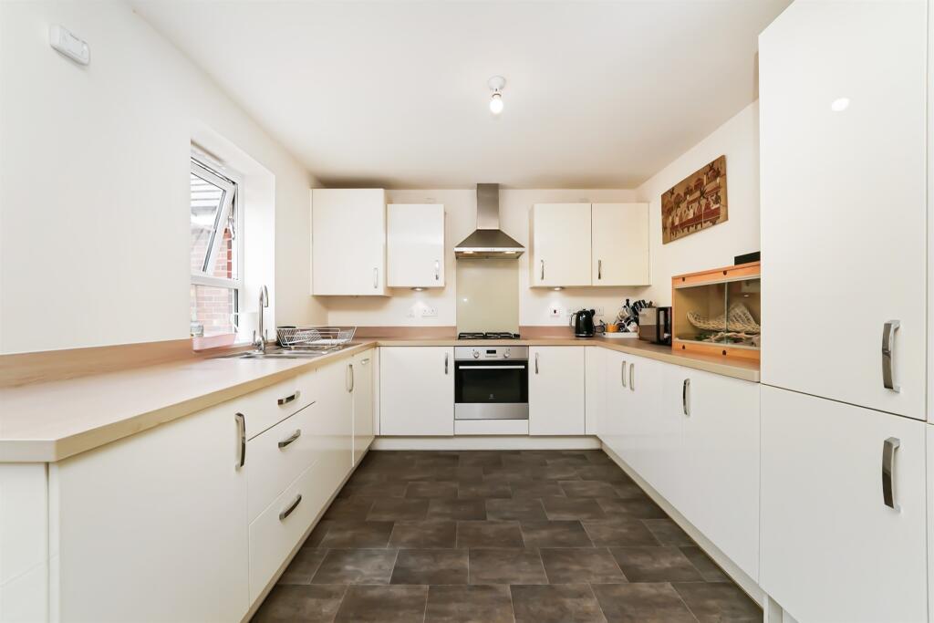 House in Ledbury, Herefordshire - View 2