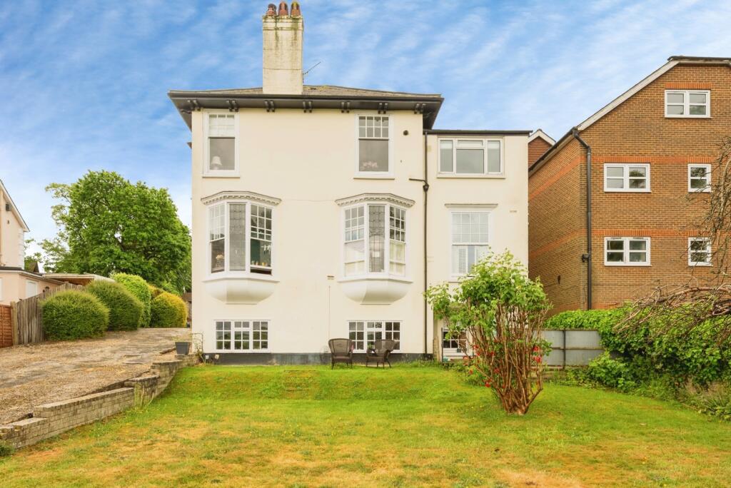 Apartment in Redhill, Reffles Bridge, Earlswood