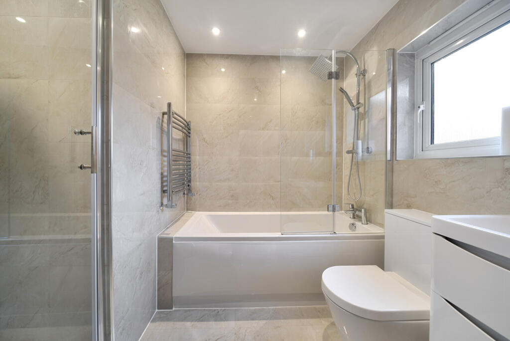 House in Guildford, Queen Elizabeth Park, Bellfields - More