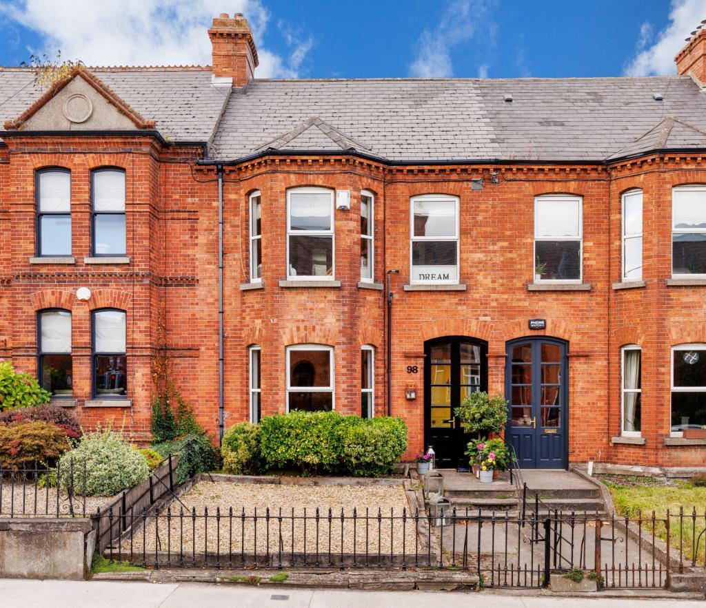 Main image of property: 98 Botanic Road, Glasnevin, Dublin 9, D09 X8K0