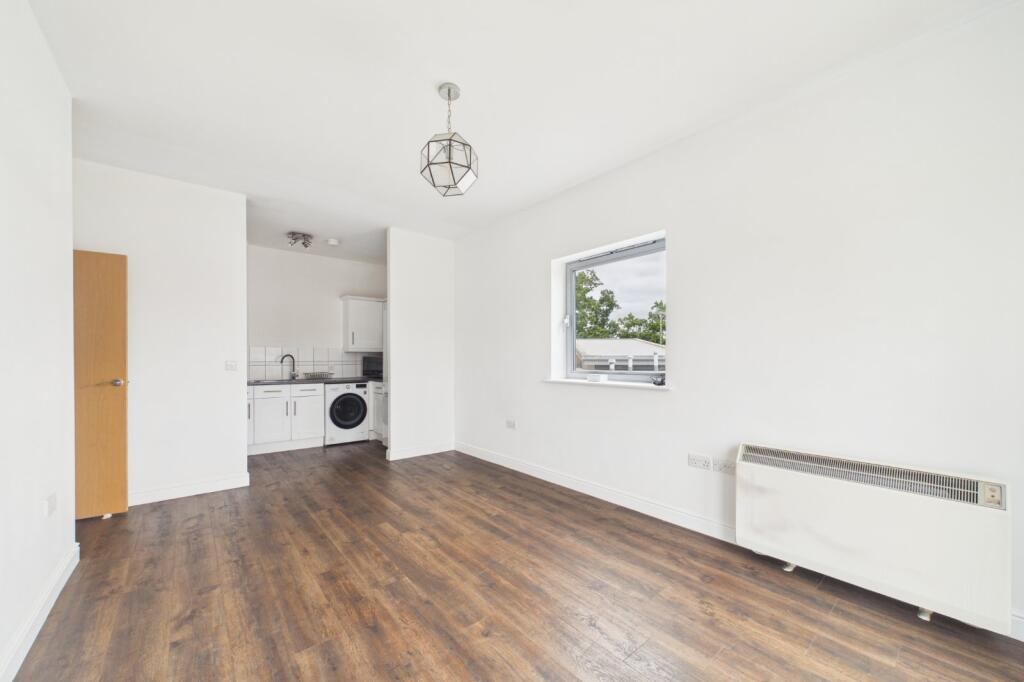 Apartment in Bracknell - View 4