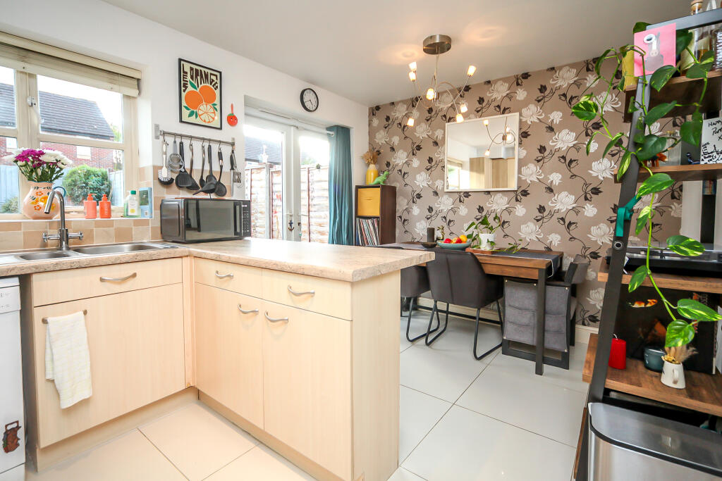 House in Warwick, Whitnash - View 5