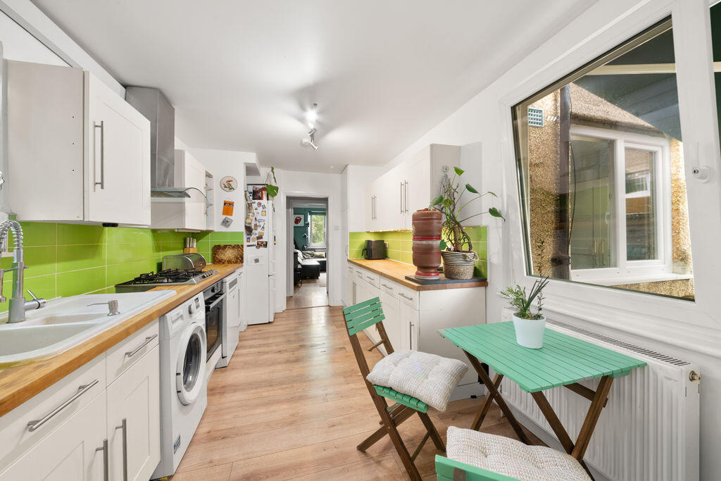 Apartment in Southall - View 4