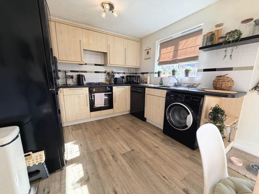 Eastgate Close, Lytham St Annes, FY8 2SL photo 3