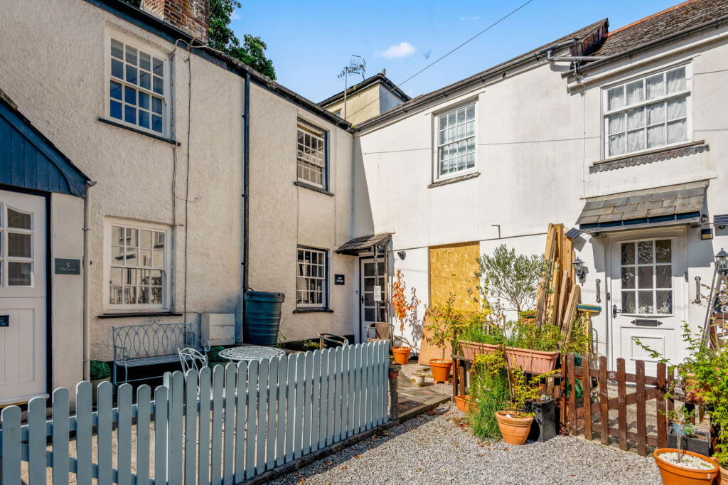 2-bed terraced on Devon Square, Kingsbridge, TQ7 1EE, £100,000
