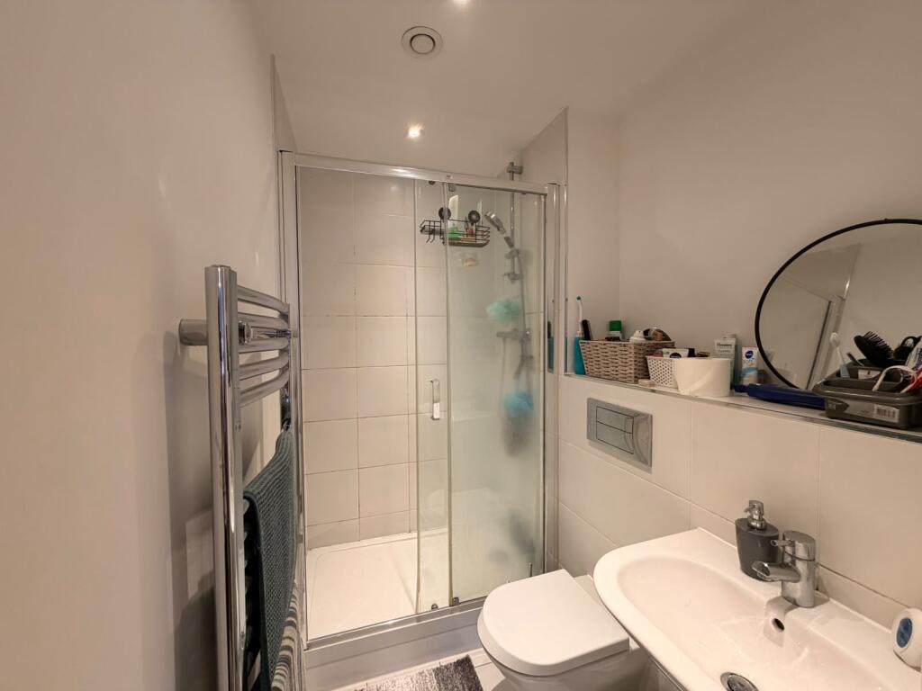 Apartment in Sutton - More
