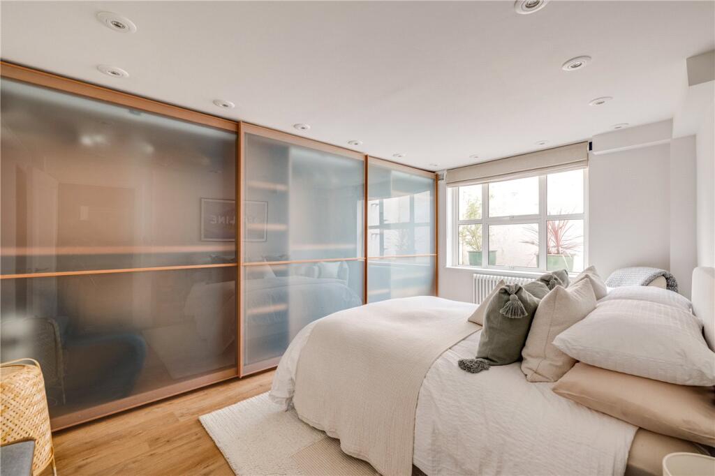 Apartment in London - View 5