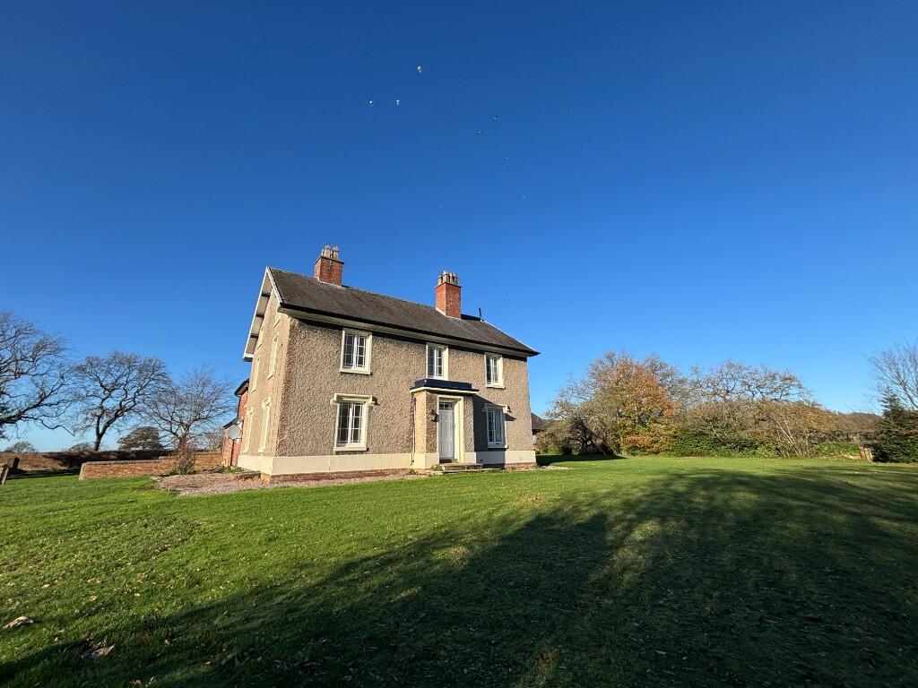 Main image of property: Mere Heyes, Mere, Knutsford, WA16 0QH