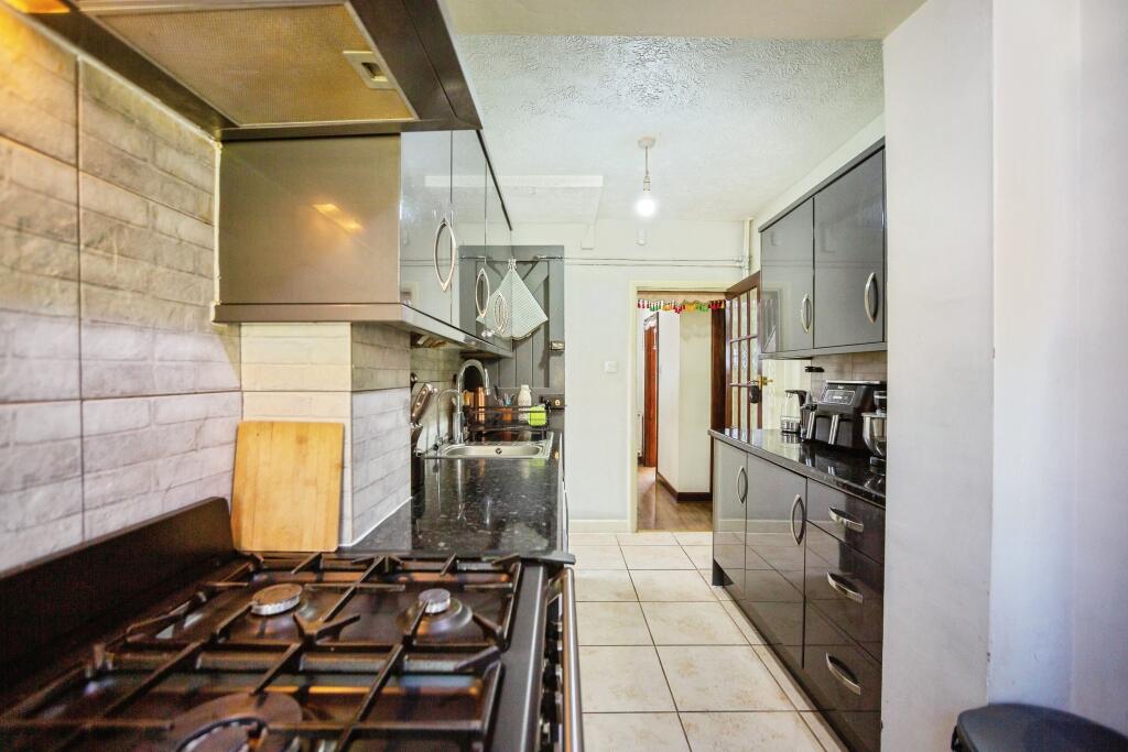 House in Tunbridge Wells, High Brooms, Southborough - View 3