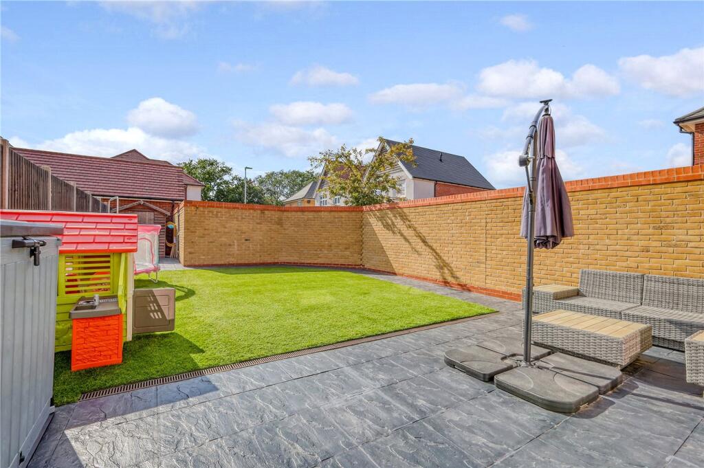 Dixon Mews, Langdon Hills, SS16 photo 4