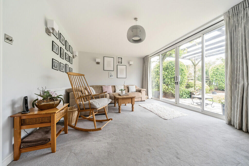 Poyle Lane, Burnham, Buckinghamshire, SL1 photo 2