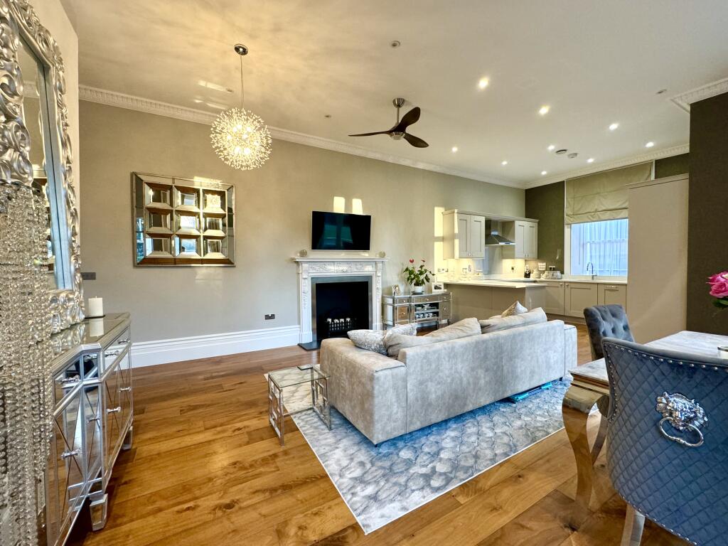 Apartment in Slough - View 5