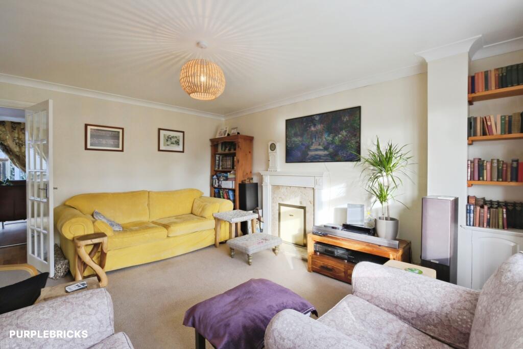 House in Salisbury, Winterbourne - More