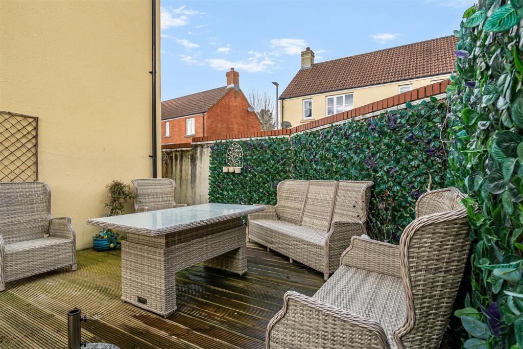 4 bed detached - Walnut Place, Ilminster image 4