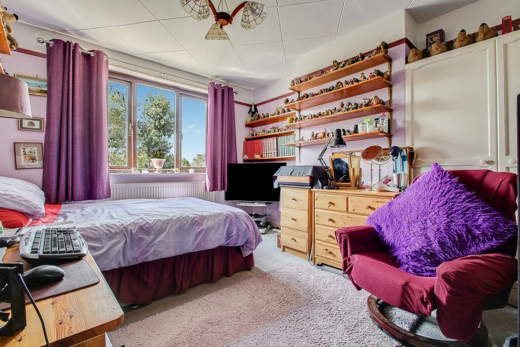 House in London, Sudbury - More