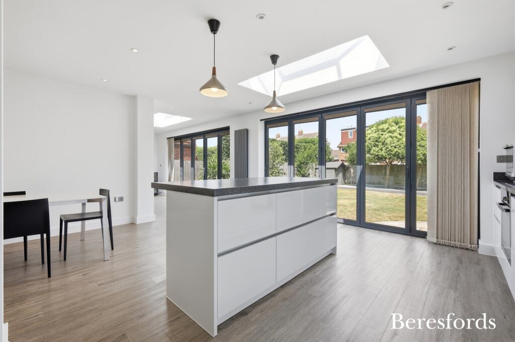 Tennyson Road, Hutton, CM13 - View 4