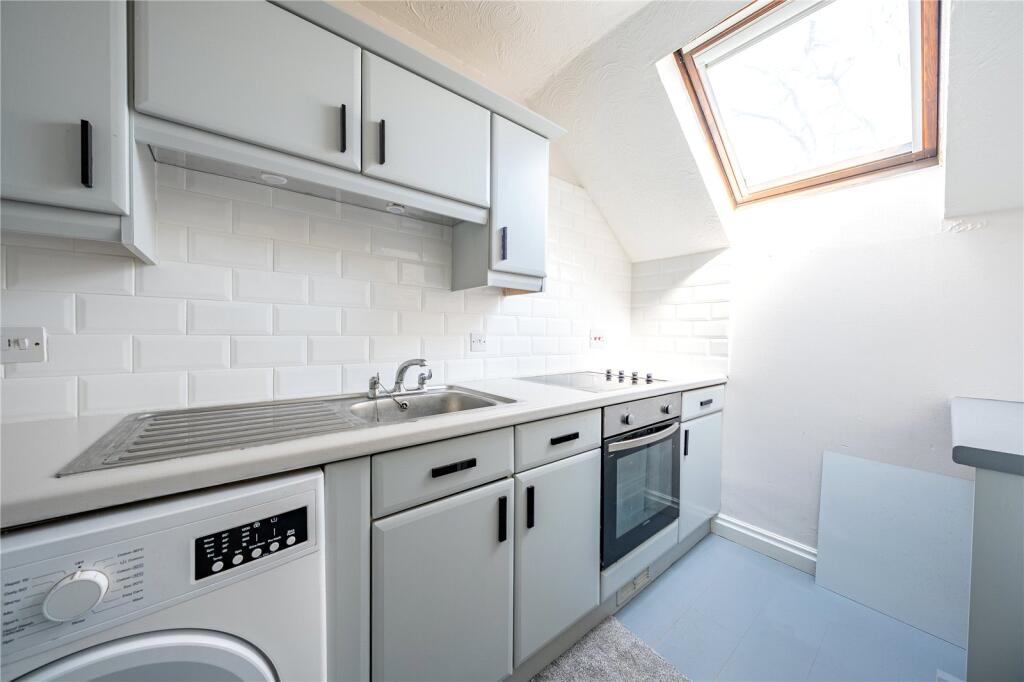 Apartment in Leeds, Park Villas, Roundhay - View 4