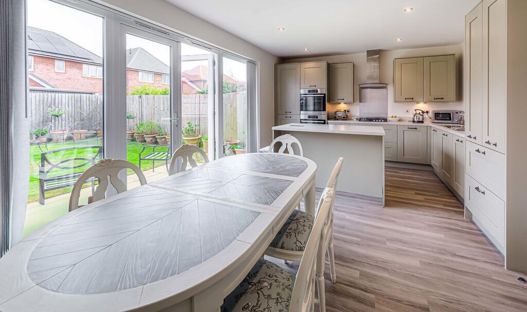 Farrow Drive, Barnham photo 3