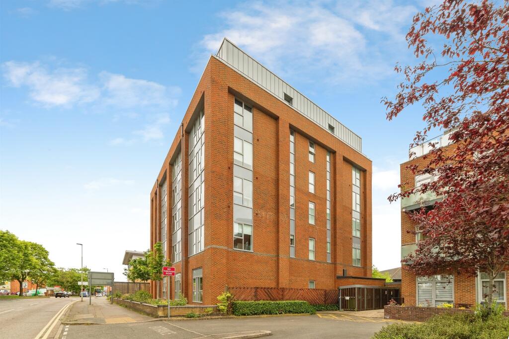 Bridge Road East, Welwyn Garden City - View 2