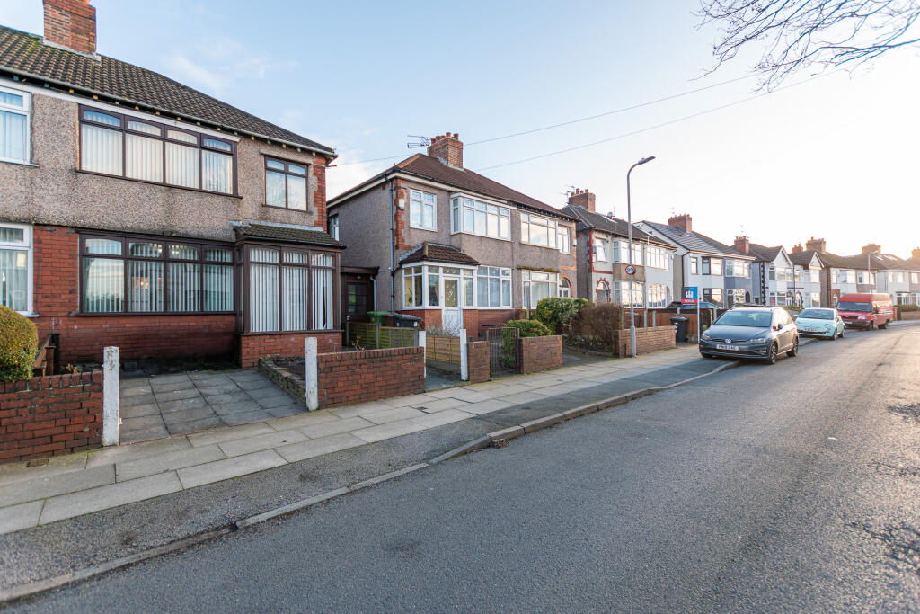 Apartment in Sefton, Liverpool City Region - View 2