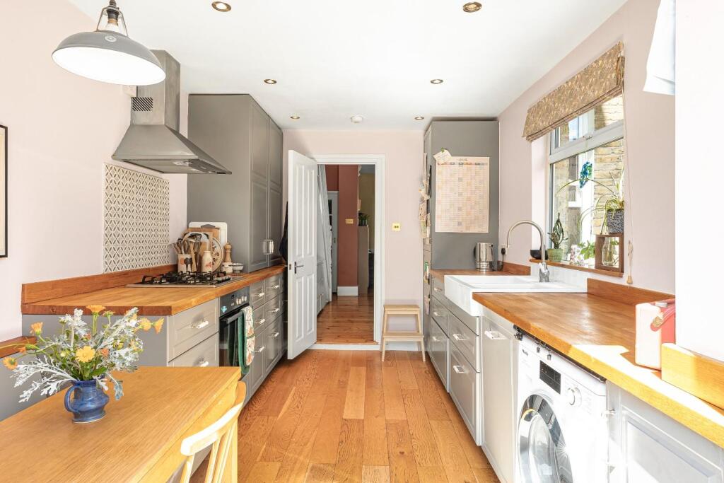 Sutton Court Road, Plaistow, London, E13 9NS photo 4