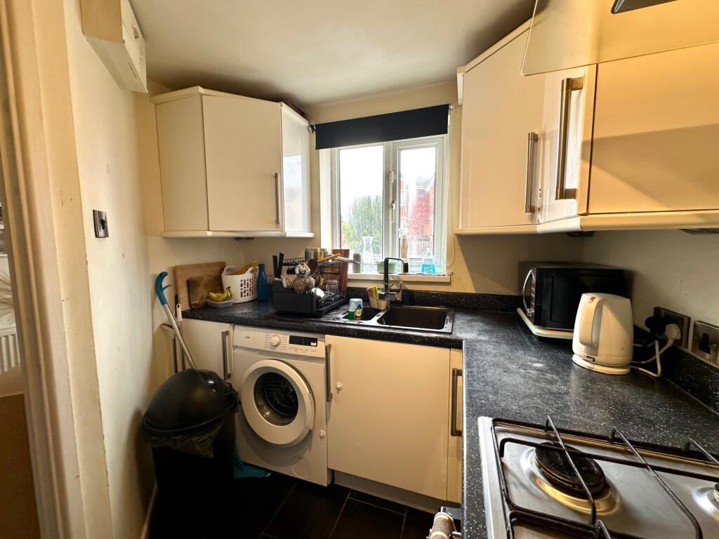 St Helens Avenue, Tipton, DY4 - View 3