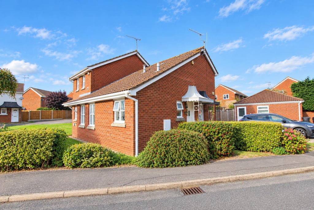 1-bed semi-detached on York Road, Billericay, £245,000