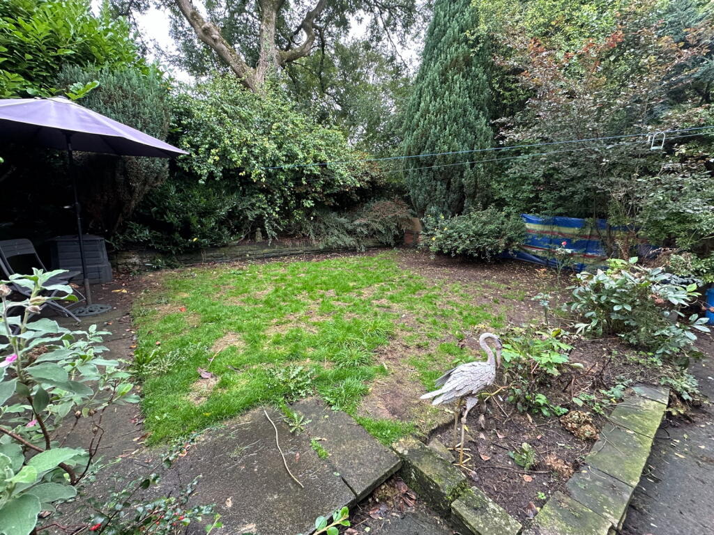 33 Cemetery Road, Royton, Oldham, OL2 5SW photo 2