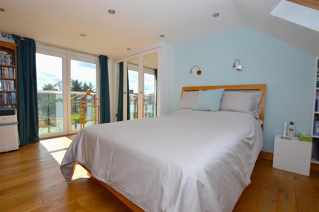 House in Twickenham - View 5