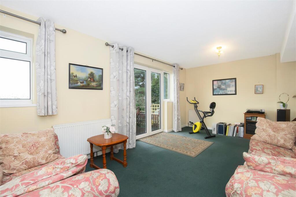 Dragon Road, Winterbourne, Bristol photo 3